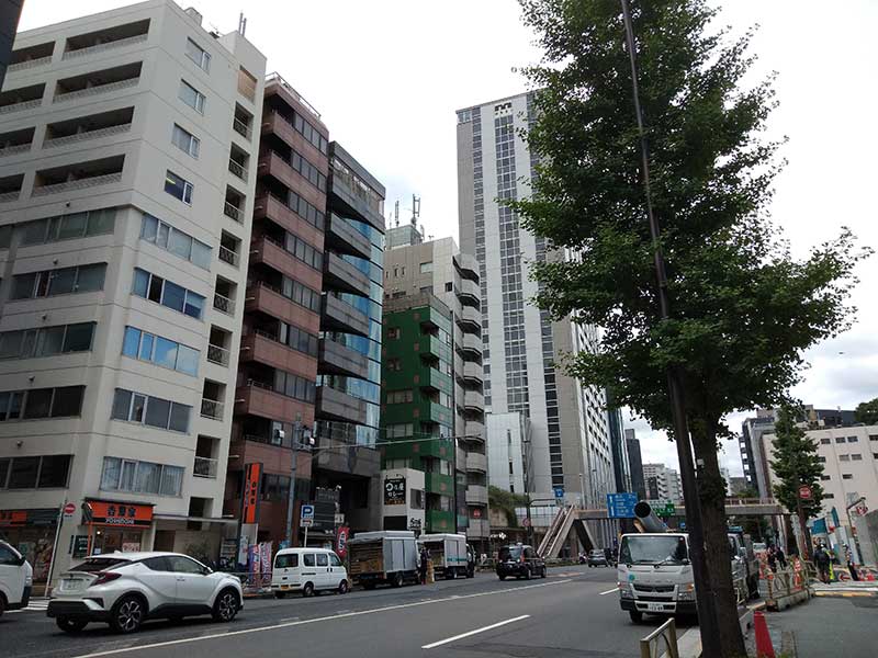 View from Kamiyacho Station to Iikura area