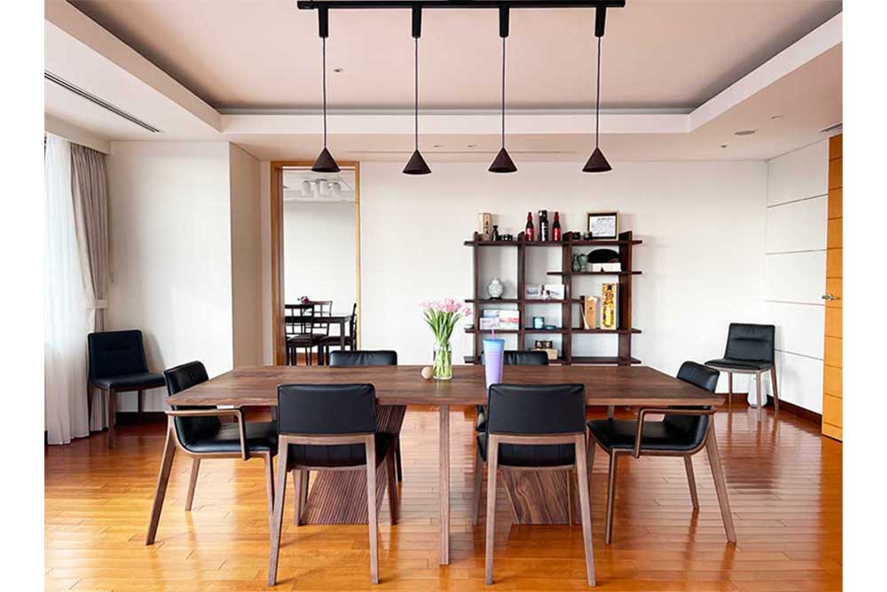 ダイニングテーブル/椅子8脚セット (中古）