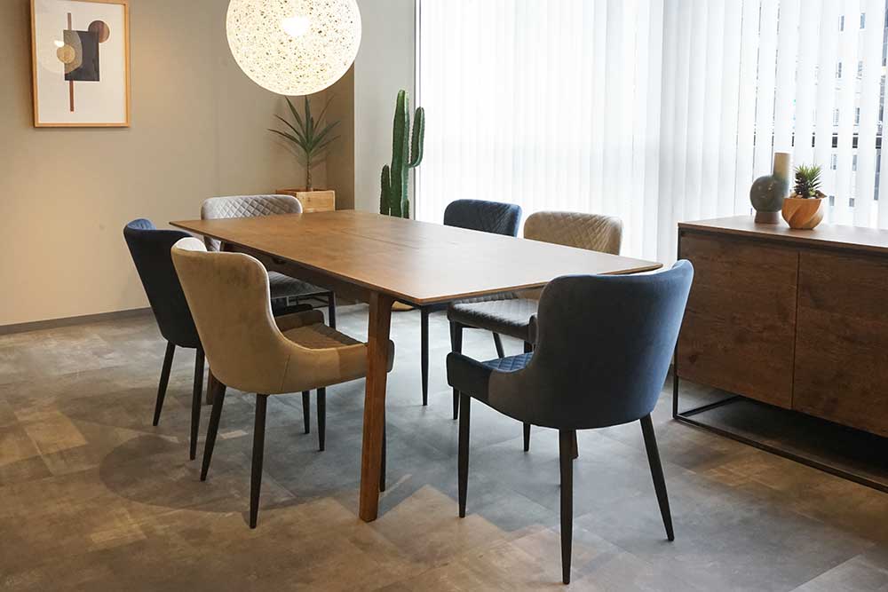 Dining Table with 6 chairs Set (Used)